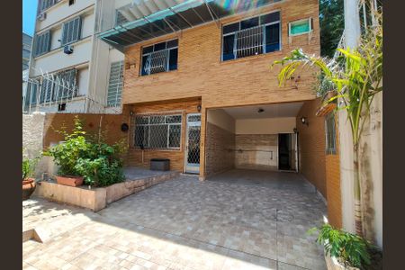 Casa para alugar com 179m², 3 quartos e 3 vagasFachada