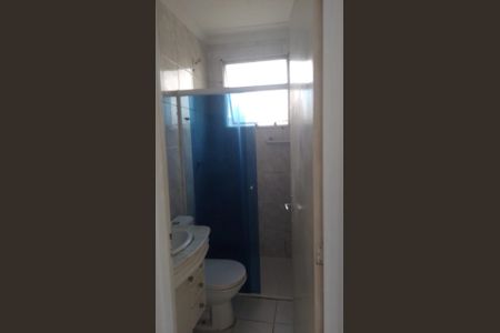 Banheiro de apartamento para alugar com 2 quartos, 55m² em Cezar de Souza, Mogi das Cruzes