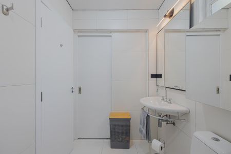 Casa à venda com 170m², 4 quartos e 2 vagasBanheiro