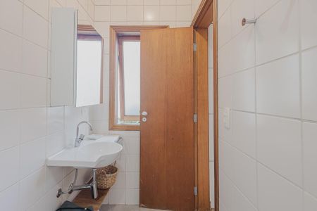 Casa à venda com 170m², 4 quartos e 2 vagasBanheiro da Suíte