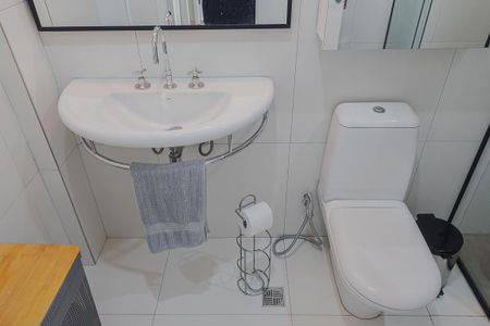 Casa à venda com 170m², 4 quartos e 2 vagasBanheiro