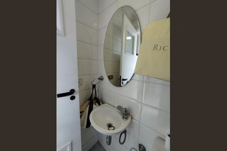 Casa à venda com 120m², 3 quartos e 2 vagas Casa à venda com 120m², 3 quartos e 2 vagasBanheiro de serviço