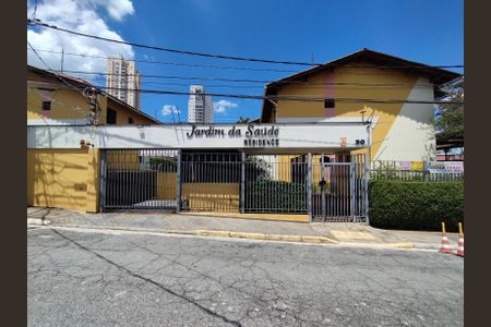Casa à venda com 120m², 3 quartos e 2 vagas Casa à venda com 120m², 3 quartos e 2 vagasFachada e portaria