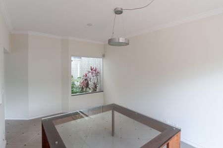 Casa para alugar com 300m², 4 quartos e 5 vagas Casa para alugar com 300m², 4 quartos e 5 vagasSala de Jantar