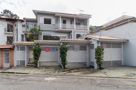 Casa para alugar com 300m², 4 quartos e 5 vagas Casa para alugar com 300m², 4 quartos e 5 vagasFachada