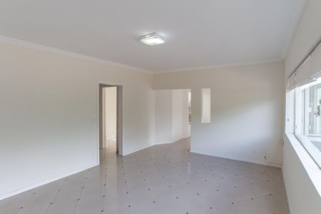 Casa para alugar com 300m², 4 quartos e 5 vagas Casa para alugar com 300m², 4 quartos e 5 vagasSala