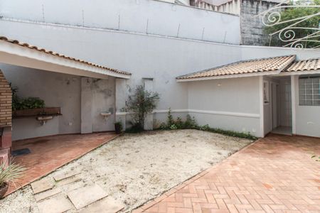 Casa para alugar com 300m², 4 quartos e 5 vagas Casa para alugar com 300m², 4 quartos e 5 vagasQuintal