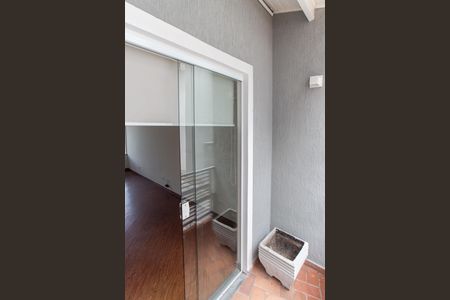 Casa para alugar com 300m², 4 quartos e 5 vagas Casa para alugar com 300m², 4 quartos e 5 vagasSala de TV - Varanda