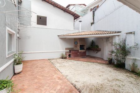 Casa para alugar com 300m², 4 quartos e 5 vagas Casa para alugar com 300m², 4 quartos e 5 vagasQuintal