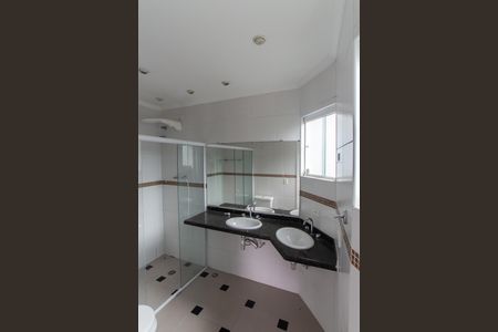 Casa para alugar com 300m², 4 quartos e 5 vagas Casa para alugar com 300m², 4 quartos e 5 vagasBanheiro dos Quartos 1 e 2