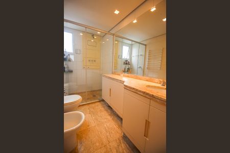 Apartamento à venda com 129m², 3 quartos e 3 vagasBanheiro da Suíte 2