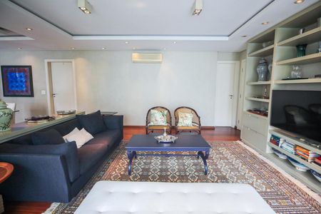 Sala de apartamento à venda com 3 quartos, 129m² em Real Parque, São Paulo