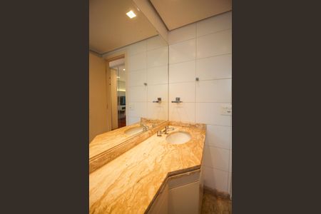 Apartamento à venda com 129m², 3 quartos e 3 vagasBanheiro da Suíte 1