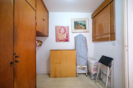 Apartamento à venda com 129m², 3 quartos e 2 vagas Apartamento à venda com 129m², 3 quartos e 2 vagasQuarto de Serviço