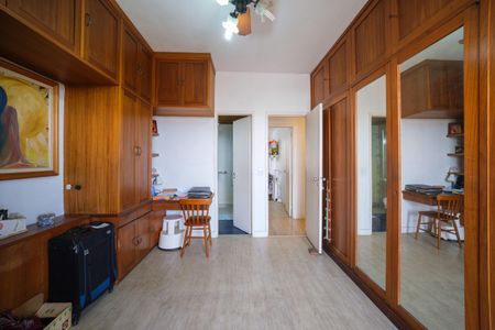Apartamento à venda com 129m², 3 quartos e 2 vagas Apartamento à venda com 129m², 3 quartos e 2 vagasQuarto Suite