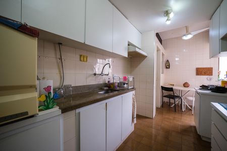 Apartamento à venda com 129m², 3 quartos e 2 vagas Apartamento à venda com 129m², 3 quartos e 2 vagasCozinha