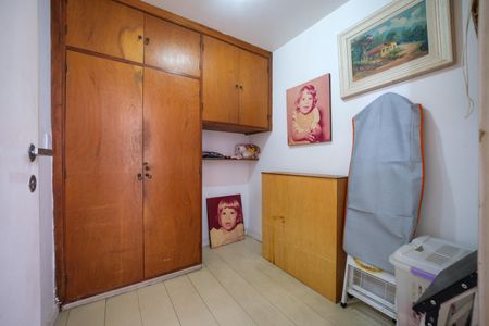 Apartamento à venda com 129m², 3 quartos e 2 vagas Apartamento à venda com 129m², 3 quartos e 2 vagasQuarto de Serviço