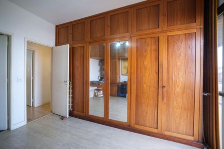 Apartamento à venda com 129m², 3 quartos e 2 vagas Apartamento à venda com 129m², 3 quartos e 2 vagasQuarto Suite