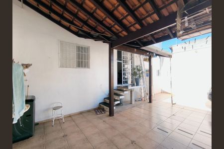 Casa à venda com 100m², 3 quartos e 4 vagas Casa à venda com 100m², 3 quartos e 4 vagasÁrea de Serviço