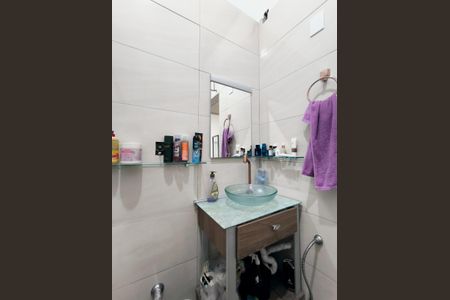 Casa à venda com 100m², 3 quartos e 4 vagas Casa à venda com 100m², 3 quartos e 4 vagasBanheiro 1