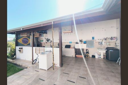 Casa à venda com 100m², 3 quartos e 4 vagas Casa à venda com 100m², 3 quartos e 4 vagasÁrea de Serviço