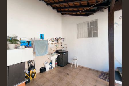 Casa à venda com 100m², 3 quartos e 4 vagas Casa à venda com 100m², 3 quartos e 4 vagasÁrea de Serviço