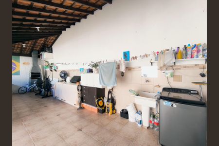 Casa à venda com 100m², 3 quartos e 4 vagas Casa à venda com 100m², 3 quartos e 4 vagasÁrea de Serviço