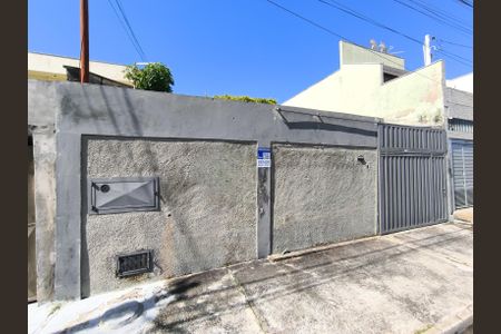 Casa à venda com 100m², 3 quartos e 4 vagas Casa à venda com 100m², 3 quartos e 4 vagasFachada