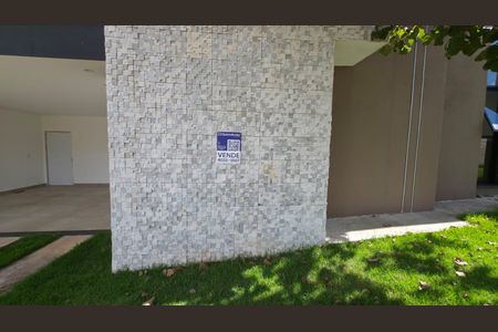 Casa de condomínio à venda com 230m², 4 quartos e 2 vagasPlaca