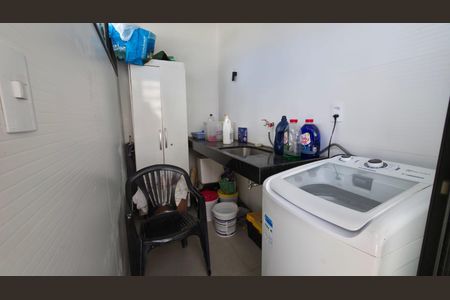Casa de condomínio à venda com 230m², 4 quartos e 2 vagasÁrea de serviço