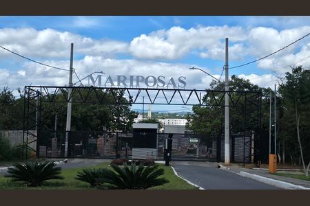 Casa de condomínio à venda com 230m², 4 quartos e 2 vagasFachada