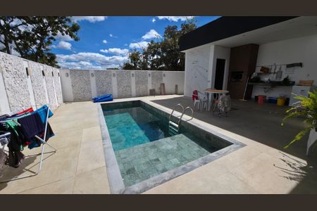 Casa de condomínio à venda com 230m², 4 quartos e 2 vagasÁrea Comum