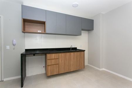 Cozinha de apartamento para alugar com 2 quartos, 30m² em Vila Carrão, São Paulo