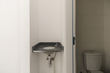 Banheiro  de kitnet/studio para alugar com 1 quarto, 30m² em Vila Carrão, São Paulo