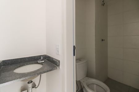 Banheiro  de kitnet/studio para alugar com 1 quarto, 30m² em Vila Carrão, São Paulo