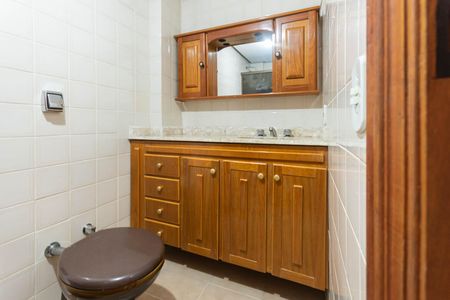 Apartamento à venda com 212m², 4 quartos e 2 vagasBanheiro Suíte 