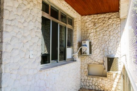 Casa à venda com 180m², 4 quartos e 2 vagas Casa à venda com 180m², 4 quartos e 2 vagasVaranda da Sala