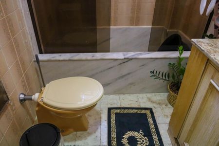 Casa à venda com 180m², 4 quartos e 2 vagas Casa à venda com 180m², 4 quartos e 2 vagasBanheiro Social