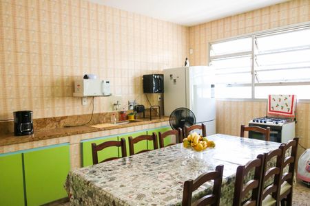 Casa à venda com 180m², 4 quartos e 2 vagas Casa à venda com 180m², 4 quartos e 2 vagasCozinha