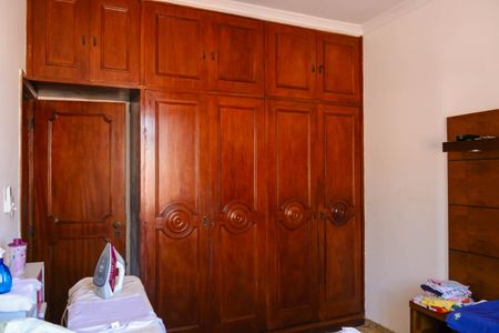 Casa à venda com 180m², 4 quartos e 2 vagas Casa à venda com 180m², 4 quartos e 2 vagasQuarto 4