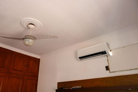 Casa à venda com 180m², 4 quartos e 2 vagas Casa à venda com 180m², 4 quartos e 2 vagasQuarto 4