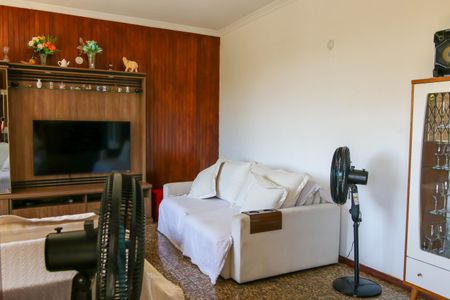 Casa à venda com 180m², 4 quartos e 2 vagas Casa à venda com 180m², 4 quartos e 2 vagasSala
