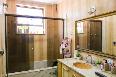 Casa à venda com 180m², 4 quartos e 2 vagas Casa à venda com 180m², 4 quartos e 2 vagasBanheiro Social