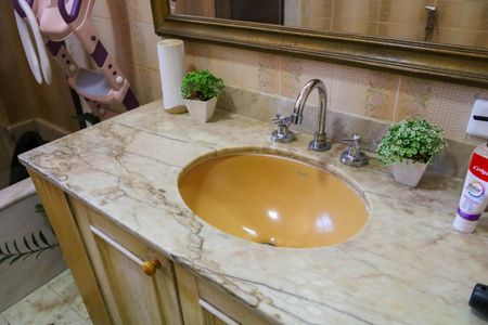 Casa à venda com 180m², 4 quartos e 2 vagas Casa à venda com 180m², 4 quartos e 2 vagasBanheiro Social