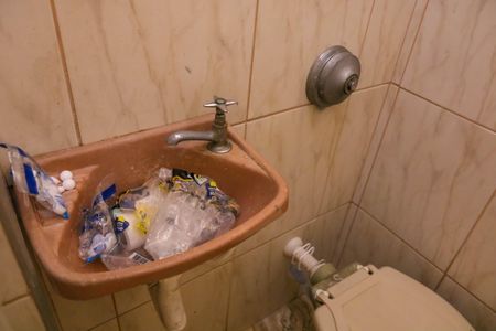 Casa à venda com 180m², 4 quartos e 2 vagas Casa à venda com 180m², 4 quartos e 2 vagasBanheiro de Serviço