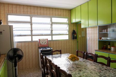 Casa à venda com 180m², 4 quartos e 2 vagas Casa à venda com 180m², 4 quartos e 2 vagasCozinha