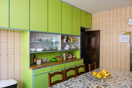 Casa à venda com 180m², 4 quartos e 2 vagas Casa à venda com 180m², 4 quartos e 2 vagasCozinha