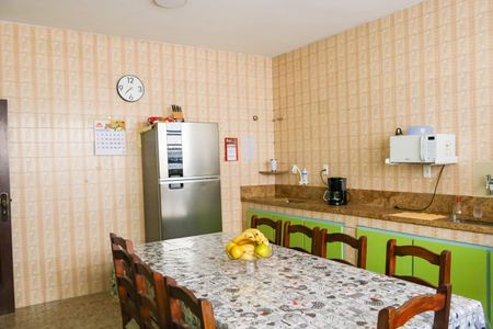 Casa à venda com 180m², 4 quartos e 2 vagas Casa à venda com 180m², 4 quartos e 2 vagasCozinha