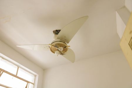 Casa à venda com 180m², 4 quartos e 2 vagas Casa à venda com 180m², 4 quartos e 2 vagasQuarto de Serviço