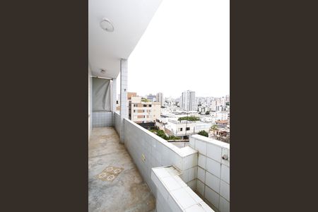 Apartamento para alugar com 114m², 3 quartos e sem vagaVaranda